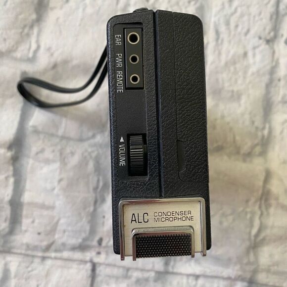 General Electric Vintage 1980s compact Cassette tape player black w/wrist strap - Picture 7 of 10